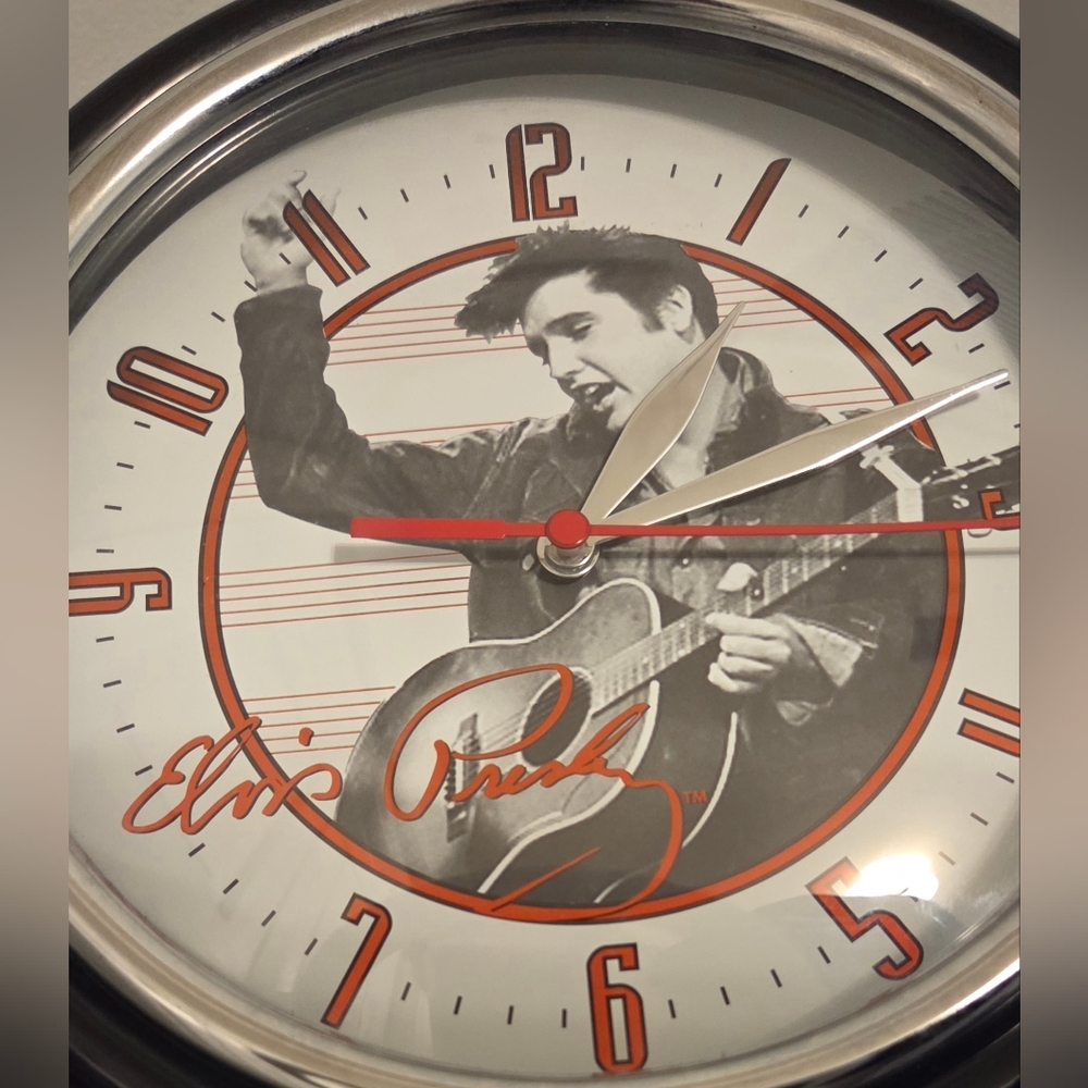 Elvis Presley 9" Wall Clock Rock & Roll Collectible Quartz Vintage Style Works - Picture 3 of 7